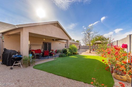 2806 Angela Dr, Phoenix AZ 85032-2049 exterior