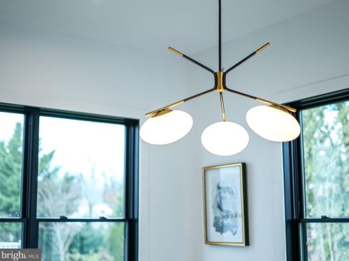 1422 Mayflower Dr, Mc Lean VA 22101-5615 exterior