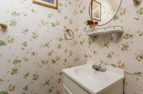 2186 Chesterland Ave, Cleveland OH 44107-6145 exterior