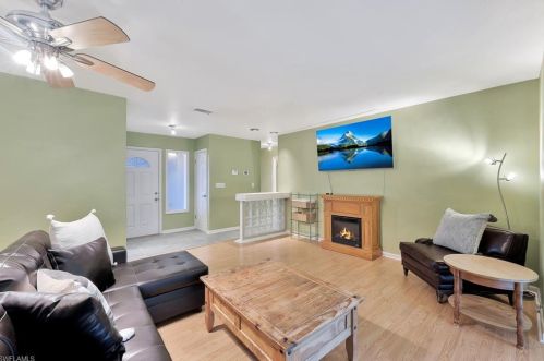 2201 41st Ter, Naples, FL 34116-6517