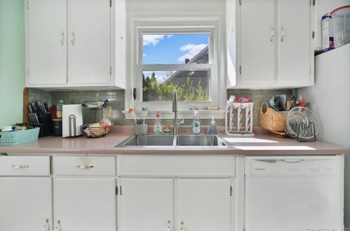 45 Old King St, Enfield CT 06082-5516 exterior