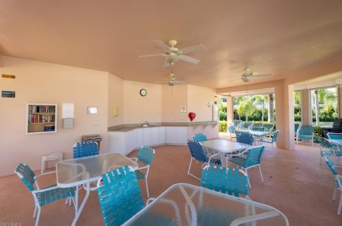 255 Naomi Dr, Naples FL 34104-9432 exterior