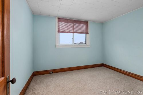 1233 Muskegon Ave, Grand Rapids MI 49504-3121 exterior