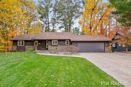 4661 Grenadier Dr, Wyoming, MI