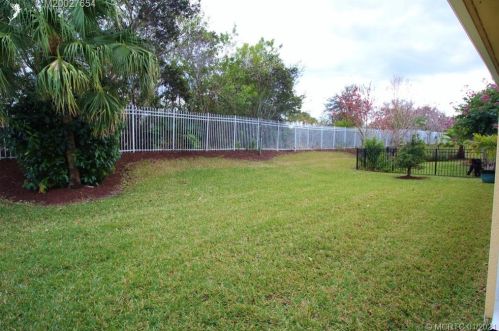10092 Oak Tree Cir, Fort Pierce FL 34987-2454 exterior