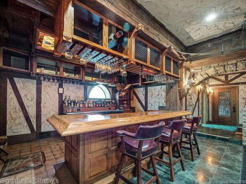 2009 Victoria Hl, Rochester MI exterior