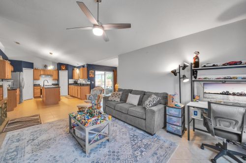 211 Kestor Dr, Fort Pierce FL 34953-5426 exterior