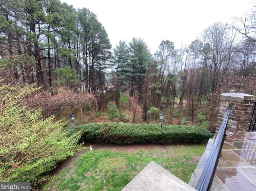 1289 Ballantrae Farm Dr, Mc Lean VA 22101-3027 exterior