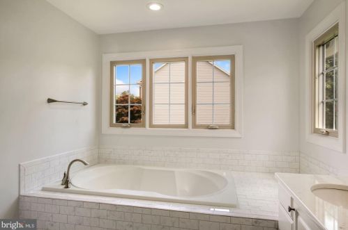 916 Brick Mnr Cir, Silver Spring MD 20905-3819 exterior