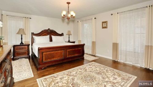 7 Lawrence Ave, Dumont NJ  07628-2708 exterior