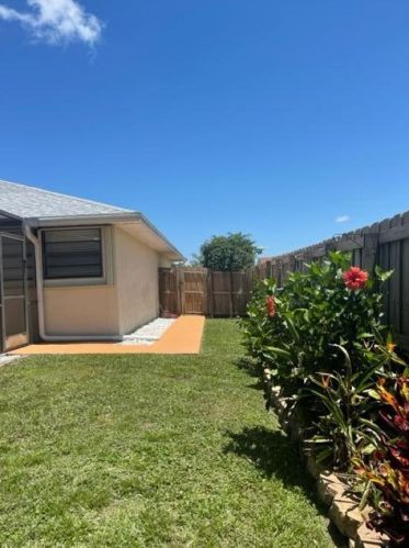 561 Sunnybrook Ter, Fort Pierce FL 34983-2669 exterior