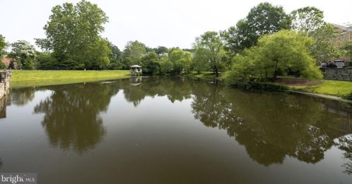 1456 Harvest Xing Dr, Mc Lean VA 22101-5651 exterior