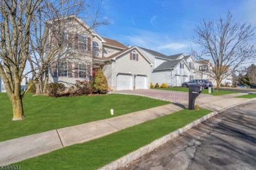 3 Levan Ct, Bridgewater, NJ 08807-5772