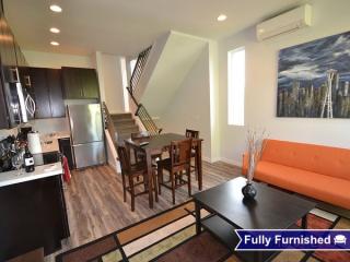 3001 3rd Ave, Seattle WA  98119-1935 exterior