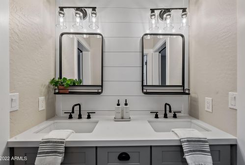 4225 34th Pl, Phoenix AZ  85018-4737 exterior