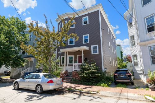 42 Vesper St, Portland, ME 04101-4489