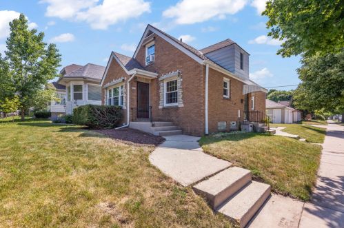 3401 9, Milwaukee WI 53215-5111 exterior