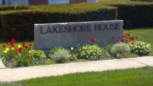 1249 Lakeshore Dr, Meskegon MI  49441-1693 exterior