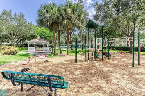 7948 Lando Ave, Boynton Beach FL 33437-6359 exterior