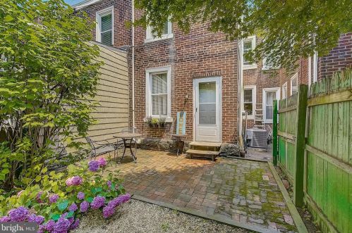 8104 Ardleigh St, Philadelphia PA 19118-3415 exterior