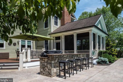 6421 Divine St, Mc Lean VA 22101-4702 exterior