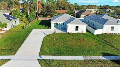 1749 California Blvd, Fort Pierce FL 34953-1159 exterior