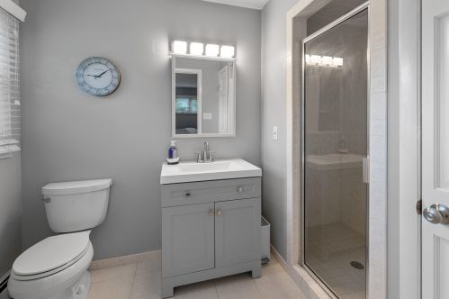 2415 Rochelle Ave, Milwaukee WI 53209-2624 exterior