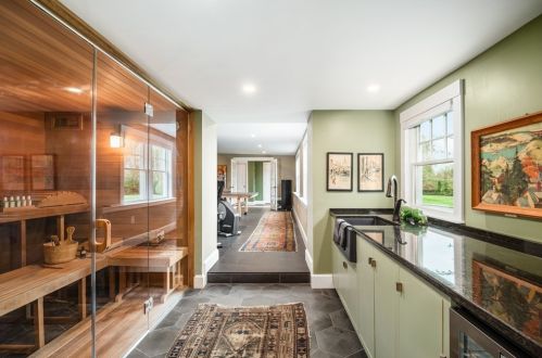 58 Eastern Pt Blvd, Gloucester MA 01930-4405 exterior