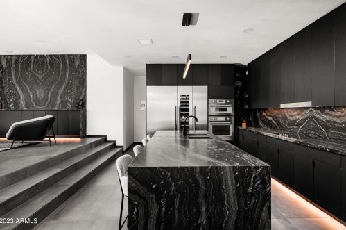 6264 31st Way, Phoenix AZ  85016-2327 exterior