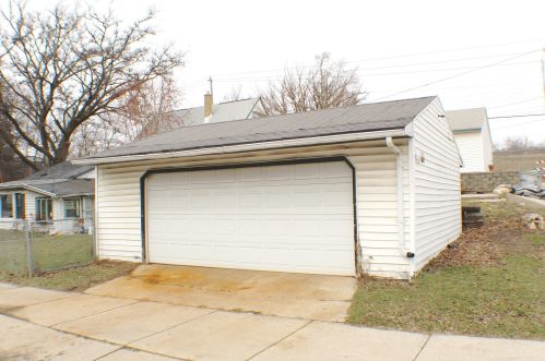 172 61, Milwaukee WI 53214-1811 exterior