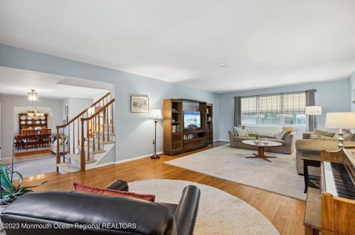 136 Lancaster Rd, East Freehold NJ 07728-3177 exterior