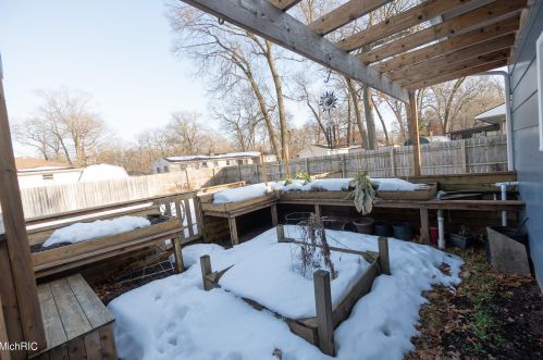 1154 Cadillac Dr, Meskegon MI 49445-1917 exterior