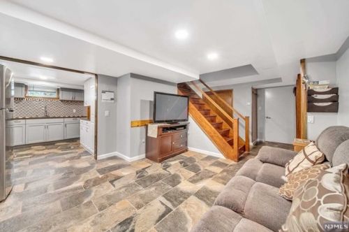 190 Maple St, Fairview NJ 07022-1512 exterior