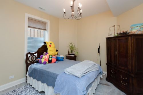 6923 Kenton Ave, Chicago IL 60712-2429 exterior