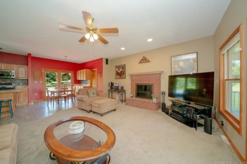 12 Old King St, Enfield CT 06082-5542 exterior