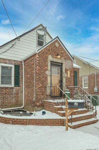115 Henry St, Valley Stream, NY 11580-3601