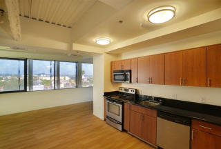 5825 Sunset Blvd, Los Angeles CA  90028-6453 exterior