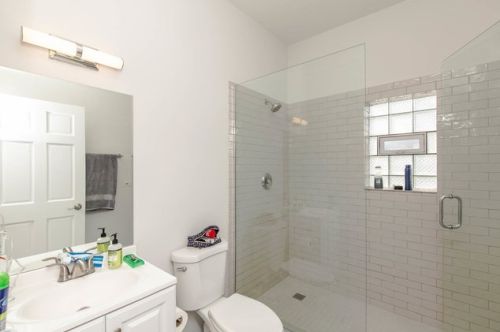 1119 Addison St, Chicago IL 60613-3806 exterior