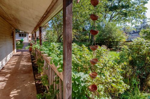 2033 Woodland Ave, Duluth MN 55803-2467 exterior