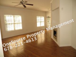 8801 Fairview Blf, Alpharetta GA  30022-1835 exterior