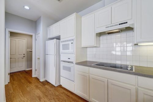 5406 Courtyard Dr, Austin TX 78730-5015 exterior