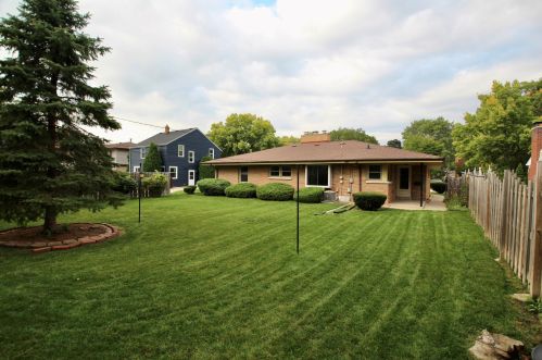 7435 Jackson Dr, Milwaukee WI 53219-2818 exterior