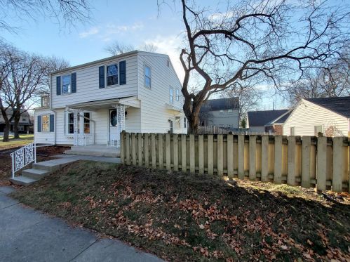 1631 Chateau Pl, Milwaukee WI 53217-6022 exterior