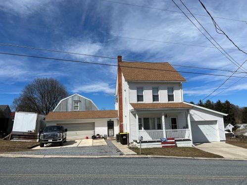 7320 2nd St, Slatington, PA 18080-2103