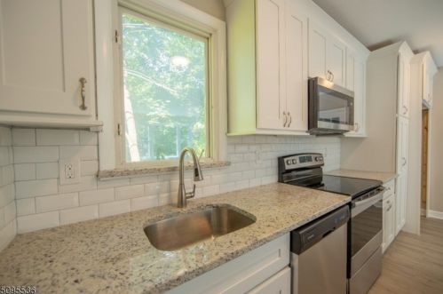 451 River Rd, Rahway NJ  07065-4203 exterior