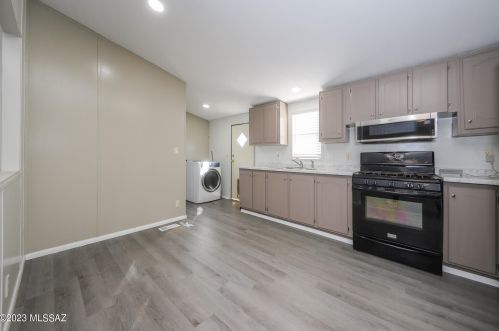 55 King Rd, Tucson AZ 85705-3217 exterior