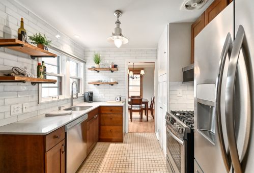 8465 Ravenswood Cir, Milwaukee WI 53226-4653 exterior