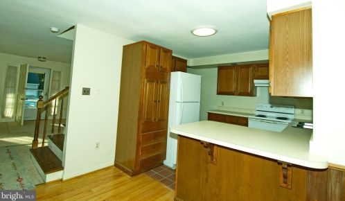 16 Charles St, Hanover, PA 17331-2204