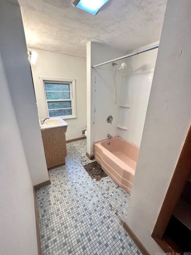 19 Kulas Ter, Seymour CT 06483-2715 exterior