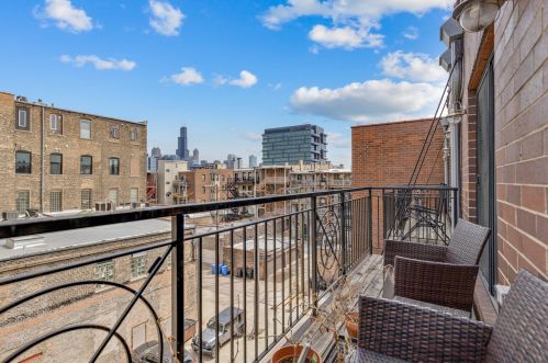 523 Racine Ave, Chicago IL  60642-7935 exterior